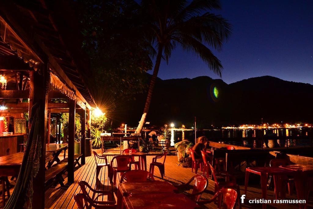 Aquario Pousada Hostel - Night Club Vila do Abraao Luaran gambar